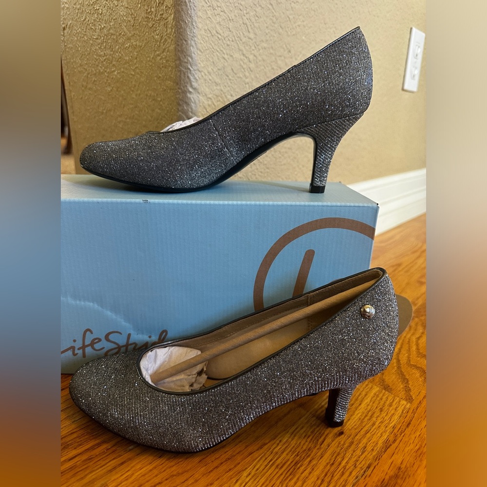 New, Never Worn Life Stride Parigi Soft System Pump Silver - Pewter Color